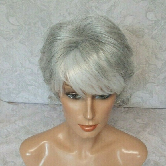 Short Wavy Heat Resistant Silver/Grey/White Wig main image 7